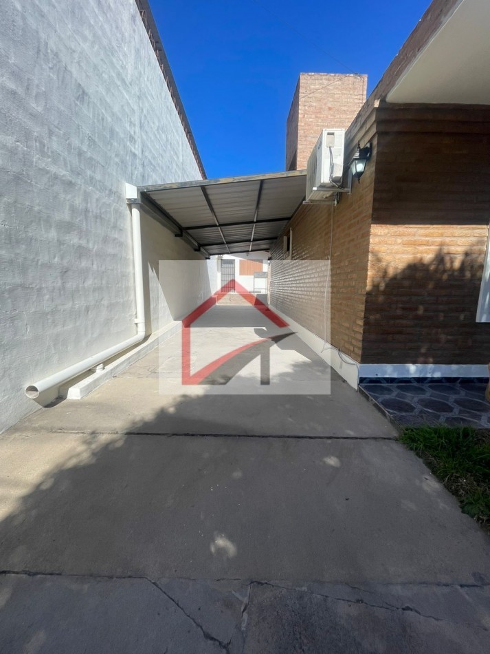 EXCELENTE PROPIEDAD- CASA + DPTO INTERNO
