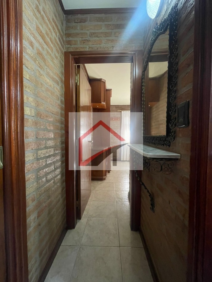 EXCELENTE PROPIEDAD- CASA + DPTO INTERNO