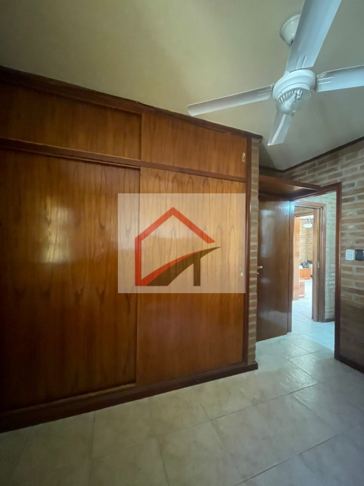 EXCELENTE PROPIEDAD- CASA + DPTO INTERNO